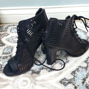 Black booties sz 6